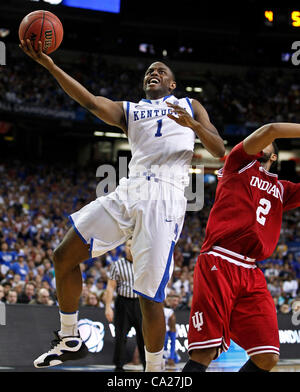 Marzo 24, 2012 - Atlanta, Georgia, Stati Uniti d'America - Kentucky Wildcats guard Dario Miller (1) è andato in su Indiana Hoosiers avanti Christian Watford (2) per due dei suoi 19 punti come #1 Kentucky sconfitto Indiana 102-90 nel NCAA Sweet 16 Venerdì 23 Marzo 2012 a Atlanta, GA. Foto di Mark Cornelison | St Foto Stock