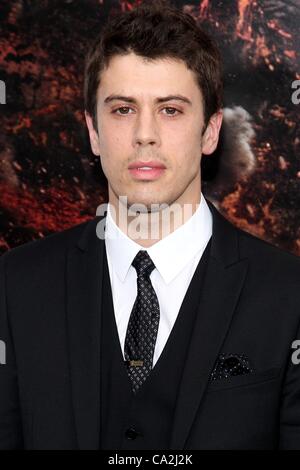 Toby Kebbell presso gli arrivi per IRA DI TITANI Premiere, AMC Loews Lincoln Square Theatre di New York, NY Marzo 26, 2012. Foto di: Steve Mack/Everett Collection Foto Stock