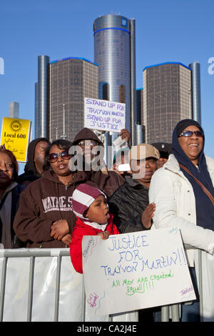 Detroit, Michigan - un rally sollecitando la giustizia per Trayvon Martin, disarmati adolescente afro-americano che è stato colpito a morte in Florida da un Neighborhood Watch volontario. Il rally è stato organizzato da il NAACP, la United Auto lavoratori e di altri gruppi di comunità. Foto Stock