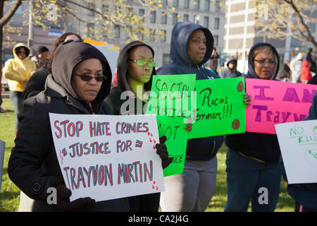 Detroit, Michigan - un rally sollecitando la giustizia per Trayvon Martin, disarmati adolescente afro-americano che è stato colpito a morte in Florida da un Neighborhood Watch volontario. Il rally è stato organizzato da il NAACP, la United Auto lavoratori e di altri gruppi di comunità. Foto Stock