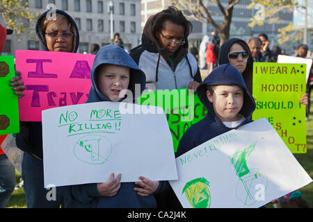 Detroit, Michigan - un rally sollecitando la giustizia per Trayvon Martin, disarmati adolescente afro-americano che è stato colpito a morte in Florida da un Neighborhood Watch volontario. Il rally è stato organizzato da il NAACP, la United Auto lavoratori e di altri gruppi di comunità. Foto Stock