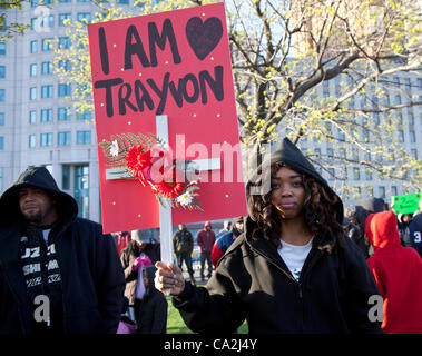 Detroit, Michigan - un rally sollecitando la giustizia per Trayvon Martin, disarmati adolescente afro-americano che è stato colpito a morte in Florida da un Neighborhood Watch volontario. Il rally è stato organizzato da il NAACP, la United Auto lavoratori e di altri gruppi di comunità. Foto Stock