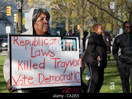 Detroit, Michigan - un rally sollecitando la giustizia per Trayvon Martin, disarmati adolescente afro-americano che è stato colpito a morte in Florida da un Neighborhood Watch volontario. Il rally è stato organizzato da il NAACP, la United Auto lavoratori e di altri gruppi di comunità. Foto Stock