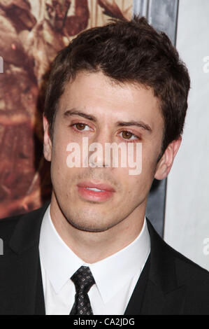 Marzo 26, 2012 - NY, New York, Stati Uniti - Attore TOBY KEBBELL assiste la prima mondiale di "Ira di titani" tenutasi presso l'AMC Lincoln Square Theatre. (Credito Immagine: © Nancy Kaszerman/ZUMAPRESS.com) Foto Stock