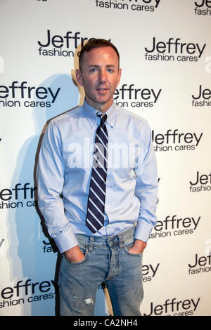 Jeffrey Kalinsky a Jeffrey Fashion Cares 2012 che beneficiano della comunità LGBT e le persone con HIV/AIDS tenutasi presso l'Intrepid Sea, il Museo dell'aria e dello spazio del 26 marzo 2012 nella città di New York. Foto Stock