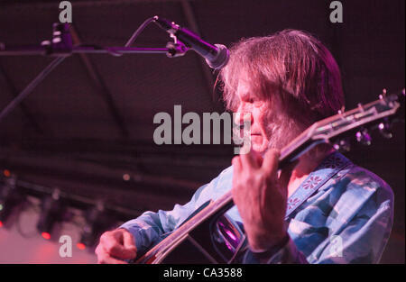 Roma, Italia, giovedì, 29 marzo 2012. Settanta folk rock gruppo Strawbs giocare un concerto acustico a Roma. Il loro unico concerto a Roma dal 1973. Nella foto il chitarrista e cantante Dave Lambert. Foto Stock