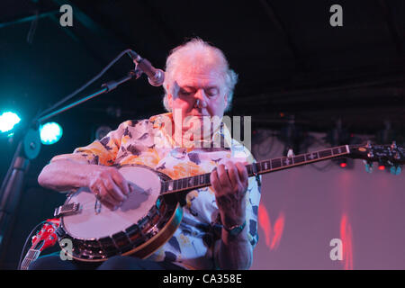 Roma, Italia, giovedì, 29 marzo 2012. Settanta folk rock gruppo Strawbs giocare un concerto acustico a Roma. Il loro unico concerto a Roma dal 1973. Nella foto, cantante e il chitarrista Dave cugini. Foto Stock