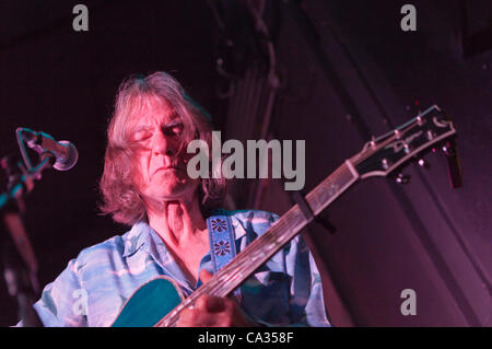 Roma, Italia, giovedì, 29 marzo 2012. Settanta folk rock gruppo Strawbs giocare un concerto acustico a Roma. Il loro unico concerto a Roma dal 1973. Nella foto il chitarrista e cantante Dave Lambert. Foto Stock