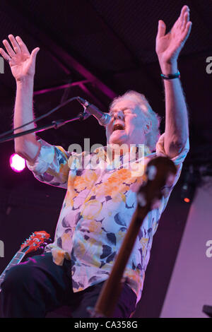 Roma, Italia, giovedì, 29 marzo 2012. Settanta folk rock gruppo Strawbs giocare un concerto acustico a Roma. Il loro unico concerto a Roma dal 1973. Nella foto, cantante e il chitarrista Dave cugini. Foto Stock
