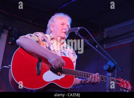 Roma, Italia, giovedì, 29 marzo 2012. Settanta folk rock gruppo Strawbs giocare un concerto acustico a Roma. Il loro unico concerto a Roma dal 1973. Nella foto, cantante e il chitarrista Dave cugini. Foto Stock