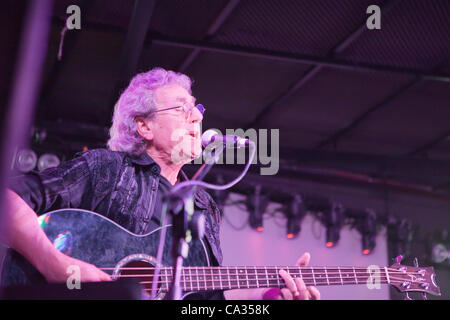 Roma, Italia, giovedì, 29 marzo 2012. Settanta folk rock gruppo Strawbs giocare un concerto acustico a Roma. Il loro unico concerto a Roma dal 1973. Nella foto il chitarrista Chas Cronk. Foto Stock