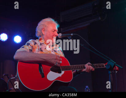 Roma, Italia, giovedì, 29 marzo 2012. Settanta folk rock gruppo Strawbs giocare un concerto acustico a Roma. Il loro unico concerto a Roma dal 1973. Nella foto, cantante e il chitarrista Dave cugini. Foto Stock