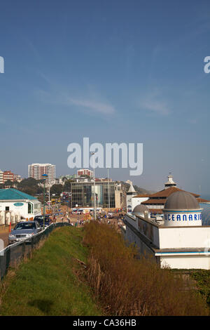 Bournemouth Dorset UK venerdì 30 marzo 2012. La notizia che la Imax complesso sul fronte mare di Bournemouth sarà demolito, votato una delle più brutte costruzioni in Gran Bretagna. Foto Stock