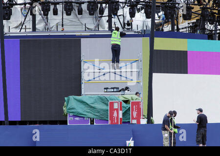 Londra, Regno Unito. 31 Maggio, 2012. Il lavoro continua la preparazione del gantry intorno a Victoria Memorial si affaccia su Buckingham Palace proprio pochi giorni prima che la regina Elisabetta 2, Diamond celebrazioni giubilari. Foto Stock