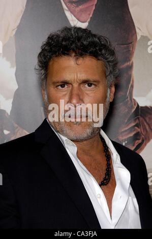 Steven Bauer all'arrivo per la maggiore gloria di Premiere, Samuel Goldwyn Theatre al AMPAS, New York, NY Maggio 31, 2012. Foto Da: Michael Germana/Everett Collection Foto Stock