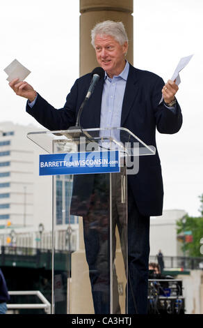 Giugno 01, 2012 - Milwaukee, WI, Stati Uniti d'America - il presidente Bill Clinton di monconi di Milwaukee Mayor Tom Barrett nel runup al richiamo gubernatorial elezioni del 5 giugno. Foto Stock