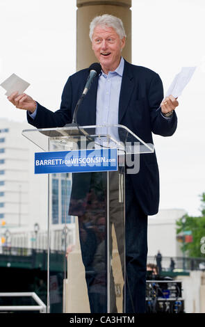 Giugno 01, 2012 - Milwaukee, WI, Stati Uniti d'America - il presidente Bill Clinton di monconi di Milwaukee Mayor Tom Barrett nel runup al richiamo gubernatorial elezioni del 5 giugno. Foto Stock