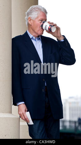 Giugno 01, 2012 - Milwaukee, WI, Stati Uniti d'America - il presidente Bill Clinton di monconi di Milwaukee Mayor Tom Barrett nel runup al richiamo gubernatorial elezioni del 5 giugno. Foto Stock