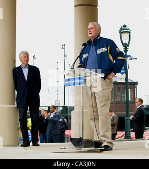 Giugno 01, 2012 - Milwaukee, WI, Stati Uniti d'America - il presidente Bill Clinton di monconi di Milwaukee Mayor Tom Barrett nel runup al richiamo gubernatorial elezioni del 5 giugno. Foto Stock