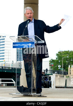 Giugno 01, 2012 - Milwaukee, WI, Stati Uniti d'America - il presidente Bill Clinton di monconi di Milwaukee Mayor Tom Barrett nel runup al richiamo gubernatorial elezioni del 5 giugno. Foto Stock