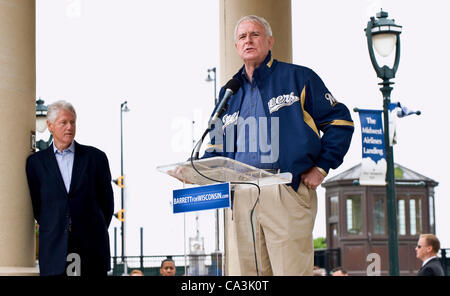 Giugno 01, 2012 - Milwaukee, WI, Stati Uniti d'America - il presidente Bill Clinton di monconi di Milwaukee Mayor Tom Barrett nel runup al richiamo gubernatorial elezioni del 5 giugno. Foto Stock