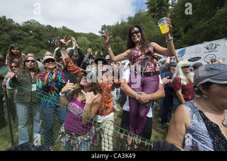 26 maggio 2012 - Aptos, CA, Stati Uniti d'America - Ventilatori al ventesimo annuale di Santa Cruz Blues Festival. (Credito Immagine: © Jerome Brunet/ZUMAPRESS.com) Foto Stock