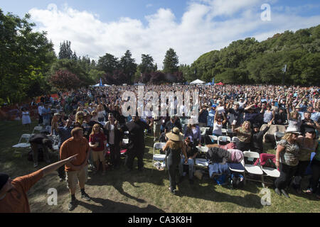 26 maggio 2012 - Aptos, CA, Stati Uniti d'America - folla al ventesimo annuale di Santa Cruz Blues Festival. (Credito Immagine: © Jerome Brunet/ZUMAPRESS.com) Foto Stock