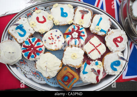 Il 2 giugno, 2012. Wandsworth Londra, Regno Unito. Strada celebrazioni di partito da residenti in onore del Queens Diamond Giubileo. Foto Stock