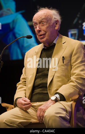 James Watson, co-scopritore della struttura del DNA nel 1953, raffigurato al Telegrafo Festival di Fieno Hay-on-Wye, Powys, Wales, Regno Unito Foto Stock
