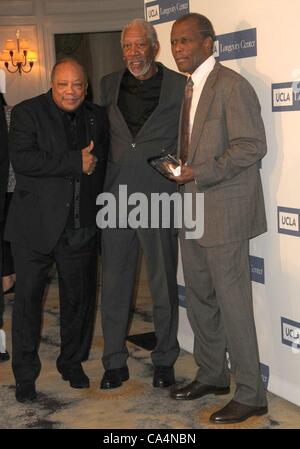 Quincy Jones, Morgan Freeman, Sidney Poitier presso gli arrivi per UCLA longevità Icona Centro Awards, il Beverly Hills Hotel Beverly Hills, CA 6 Giugno 2012. Foto di: Dee Cercone/Everett Collection Foto Stock
