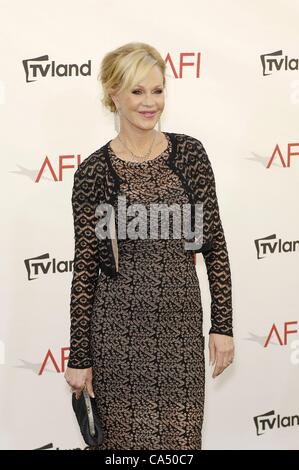 Melanie Griffith presso gli arrivi di AFI Life Achievement Award premia Shirley Maclaine, Sony Pictures Studios di Los Angeles, CA, 7 giugno 2012. Foto Da: Michael Germana/Everett Collection Foto Stock