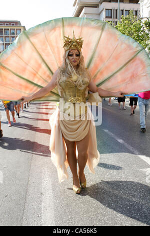 Giugno 9, 2012 - Athens, Grecia - comunità gay in Grecia parate nel centro di Atene (credito Immagine: © Aristidis Vafeiadakis/ZUMAPRESS.com) Foto Stock