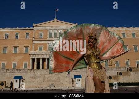 Giugno 9, 2012 - Athens, Grecia - comunità gay in Grecia parate nel centro di Atene (credito Immagine: © Aristidis Vafeiadakis/ZUMAPRESS.com) Foto Stock