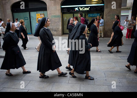 Membri della processione religiosa. La processione del Corpus Domini è celebrata per le strade di Barcellona con la presenza della tradizione e della religione.n. Foto Stock