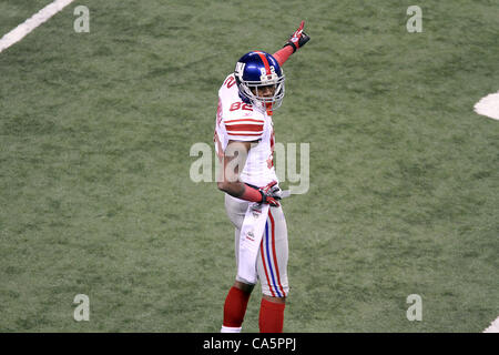 Febbraio 5, 2012 - Indianapolis NEGLI STATI UNITI - New York Giants wide receiver Mario Manningham #82 segnali prima verso il basso dopo un fermo che è stato riesaminato e confermato durante il Super Bowl XLVI. Super Bowl XLVI è venuto giù per i secondi finali come New York Giants battere il New England Patriots con un punteggio finale Foto Stock