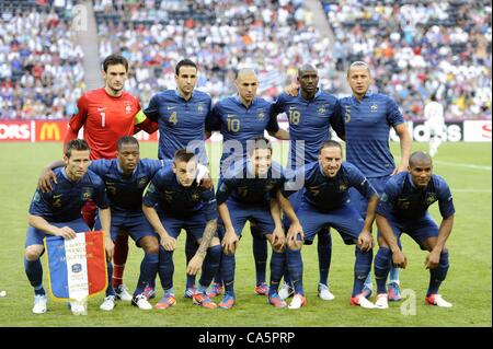 11.06.2012. Donetsk, Ucraina. Foto del Team Hugo Lloris fra il portiere Adil Rami FRA Karim Benzema FRA Alou Diarra FRA Philippe Mexes fra anteriore sinistra v Adil Rami FRA Patrice Evra FRA Yohan Cabaye FRA Samir NASRI FRA Franck Ribery FRA Florent Malouda fra gioco 7 Gruppo D Francia contro l'Inghilterra Foto Stock