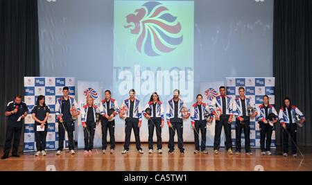 Istituto di istruzione, LONDRA, REGNO UNITO, martedì. 12/06/2012. La scherma atleti selezionati per la squadra GB per Olimpiadi di Londra 2012. (L a r) Andy Hunt (Team GB chef de mission), Alex Newton (British Fencing Performance Manager), Richard Kruse (mens Foil), Natalia Sheppard (womens foglio), Anna Bentley (Womens Foi Foto Stock