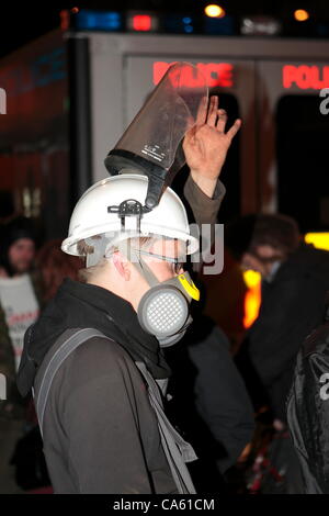 Londra, Regno Unito. Giovedì 14 Giugno 2012 occupare Londra sfrattati dalla Finsbury Square, uno di occupare il gruppo dopo essere stati sfrattati dalla piazza: Credito: Hot Shots / Alamy Live News Foto Stock