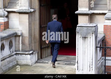 Indagine Leveson, Royal Courts of Justice di Londra, Regno Unito.14.06.2012 Foto mostra David Cameron, Primo Ministro britannico che arrivano a fornire elementi di prova all'inchiesta Leveson, Royal Courts of Justice di Londra, Regno Unito. Foto Stock