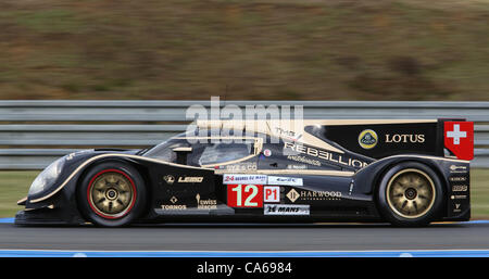 14.06.2012. Le Mans, Francia. La classe LMP1 Toyota Lola B12/60 Coupè di Rebellion Racing con i piloti Nicolas Prost e Neel Jani e Nick Heidfeld in azione durante le qualifiche per l'ottantesimo 24 ore gara di Le Mans sul Circuito de la Sarthe in Le Mans, Francia 14 giugno 2012. Foto Stock