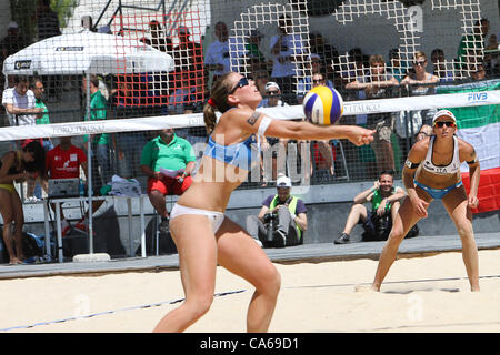 15.06.2012 Roma, Italia. 2012 Campionati mondiali di beach volley Roma Giugno 15th. Greta Cicolari e Marta Menegatti (ITA) vs Laura Giombini e Viktoria Orsi Toth (ITA). Foto Stock