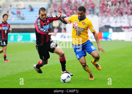 Jade Nord (Consadole), Wilson (Vegalta), 16 giugno 2012 - Calcio : 2012 J.League Division 1 corrispondenza tra Vegalta Sendai 4-1 Consadole Sapporo di Yurtec Stadium in Sendai Miyagi, Giappone. (Foto di AFLO) Foto Stock