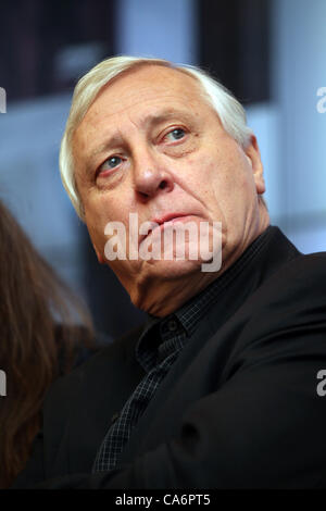 Giugno 15, 2012 - San Pietroburgo, Russia - Giugno 15,2012. San Pietroburgo, Russia. Nella foto: British film del regista Peter Greenaway in una conferenza stampa a San Pietroburgo. (Credito Immagine: © PhotoXpress/ZUMAPRESS.com) Foto Stock