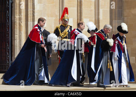 Il duca di Cambridge, Prince Edward e Princess Royal a giarrettiera cerimonia della Giornata al Castello di Windsor 18 Giugno 2012. PER0179 Foto Stock