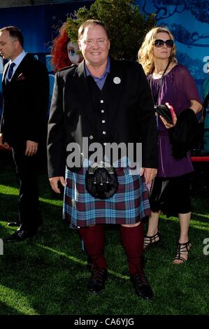 Stati Uniti d'America. John Lasseter presso gli arrivi per Brave Premiere presso il Los Angeles Film Festival (LAFF), il Teatro Dolby, Los Angeles, CA 18 Giugno 2012. Foto Da: Michael Germana/Everett Collection Foto Stock