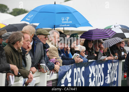 Ingliston , Edimburgo, Scozia. Il 21 giugno, 2012. Un esordio bagnato per la 172nd Royal Highland Show presso il Royal Highland Centre,Ingliston,Edimburgo. Foto Stock