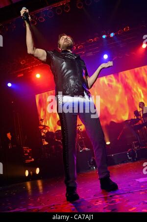 Simon LeBon di presenze per DJ Steve Aoki presenta Duran Duran, terminale 5, New York, NY Giugno 20, 2012. Foto di: Derek Storm/Everett Collection Foto Stock