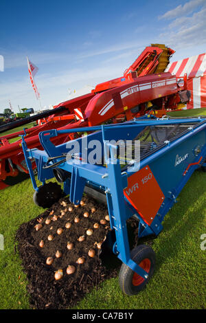 Lincolnshire Eventi Centro, REGNO UNITO, 20 giugno 2012. Uno dei cavalletti agricoli al mattino presto prima che la folla arriva il giorno di apertura del 2012 Lincolnshire Visualizza Foto Stock