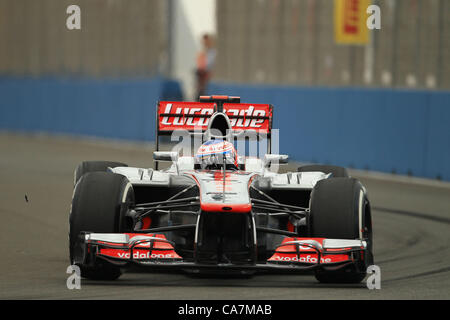 22.06.2012. Valencia, Spagna. FIA Formula One World Championship 2012 Gran Premio d'Europa Jenson Button assume le strade strette del circuito stradale di Valencia Foto Stock