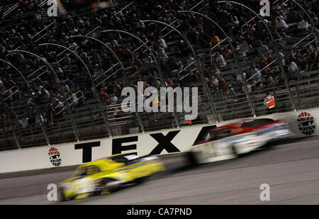 Aprile 14, 2012 - Fort Worth, TX, Stati Uniti d'America - 14 Aprile 2012 Ft. Vale la pena, Tx. Stati Uniti d'America. NASCAR Sprint Cup Samsung 500 gara al Texas Motor Speedway in Ft. Vale la pena, Tx. (Credito Immagine: © Ralph Lauer/ZUMAPRESS.com) Foto Stock